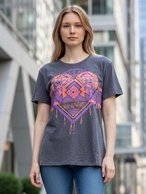 American Eagle Outfitters Gray Tee with Pink & Orange Heart Graphic